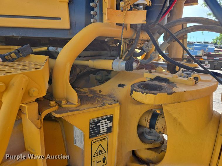 image for item DF8522 2004 Volvo A25D articulated haul truck