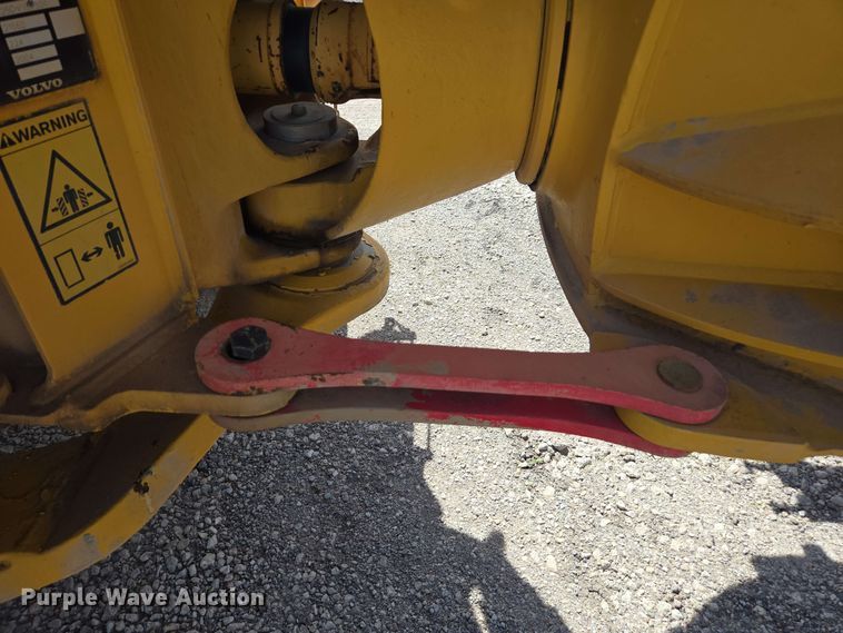 image for item DF8522 2004 Volvo A25D articulated haul truck