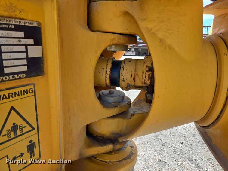 image for item DF8522 2004 Volvo A25D articulated haul truck