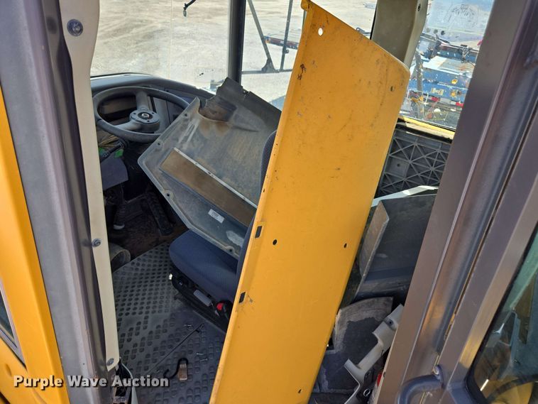 image for item DF8522 2004 Volvo A25D articulated haul truck