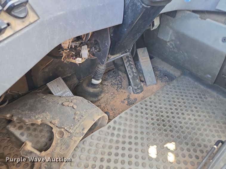 image for item DF8522 2004 Volvo A25D articulated haul truck