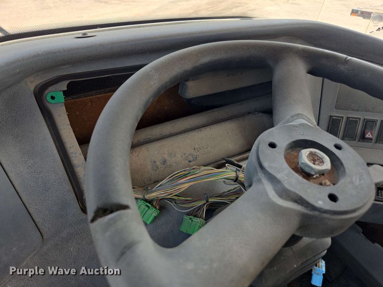 image for item DF8522 2004 Volvo A25D articulated haul truck