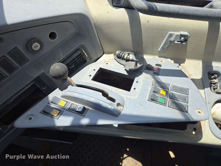 image for item DF8522 2004 Volvo A25D articulated haul truck