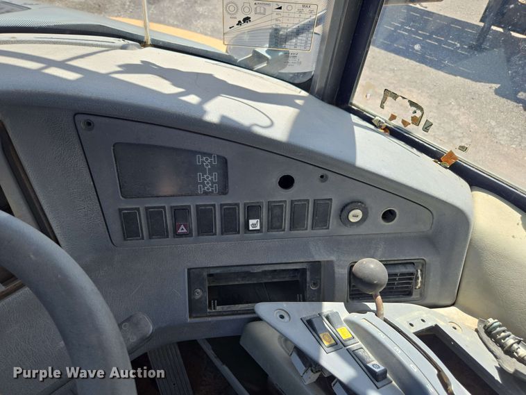 image for item DF8522 2004 Volvo A25D articulated haul truck