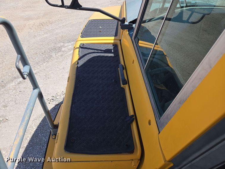 image for item DF8522 2004 Volvo A25D articulated haul truck