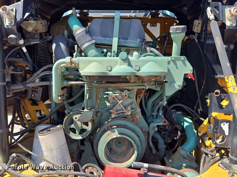 image for item DF8522 2004 Volvo A25D articulated haul truck