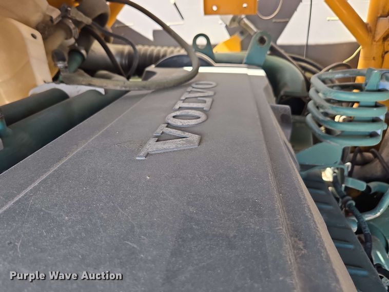 image for item DF8522 2004 Volvo A25D articulated haul truck