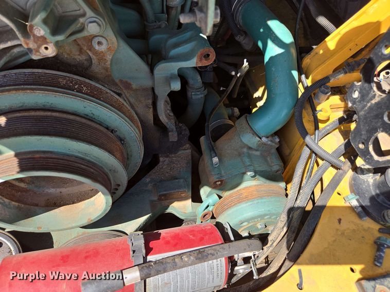 image for item DF8522 2004 Volvo A25D articulated haul truck