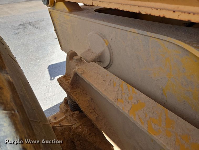 image for item DF8522 2004 Volvo A25D articulated haul truck