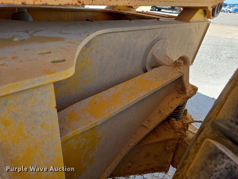 image for item DF8522 2004 Volvo A25D articulated haul truck