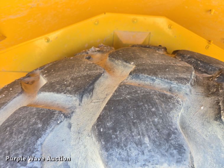 image for item DF8522 2004 Volvo A25D articulated haul truck