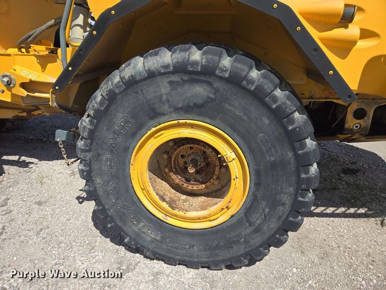 image for item DF8522 2004 Volvo A25D articulated haul truck