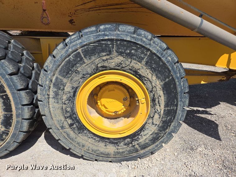 image for item DF8522 2004 Volvo A25D articulated haul truck