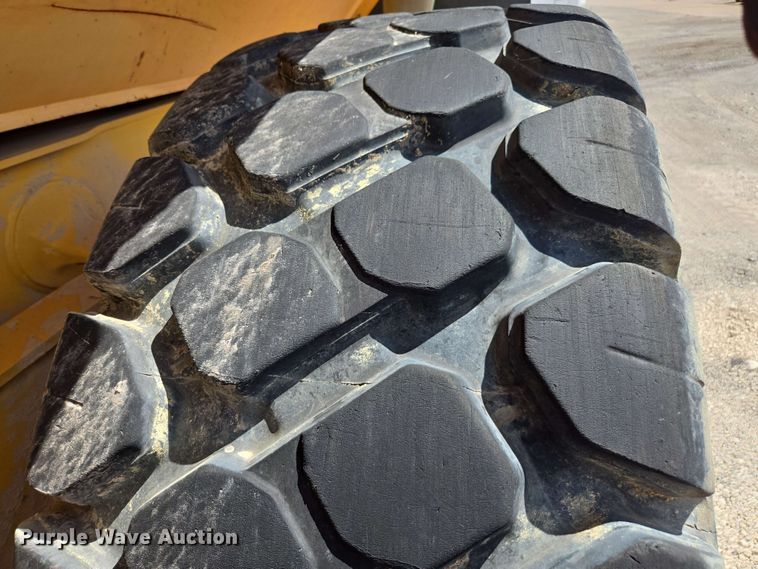 image for item DF8522 2004 Volvo A25D articulated haul truck