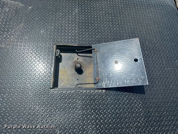 image for item DF8527 CM RD-04978434SD flatbed pickup truck bed