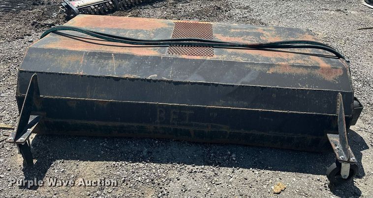 image for item DF8530 John Deere BP84 skid steer broom