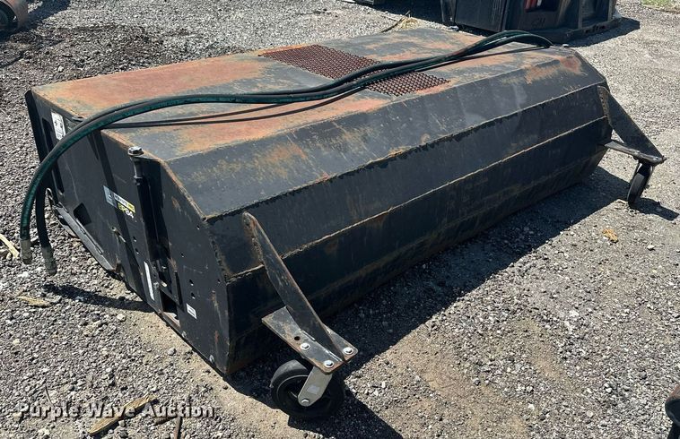 image for item DF8530 John Deere BP84 skid steer broom