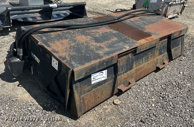 image for item DF8530 John Deere BP84 skid steer broom