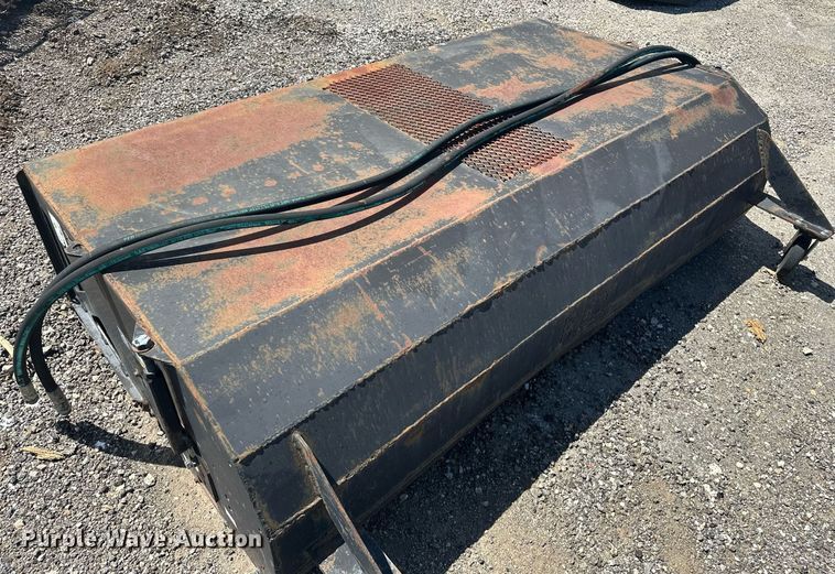 image for item DF8530 John Deere BP84 skid steer broom