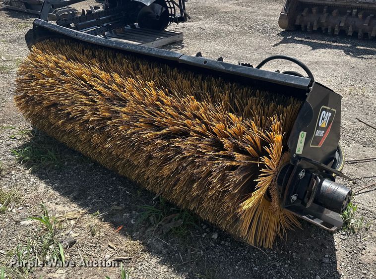 image for item DF8531 2019 Caterpillar BA118C skid steer broom