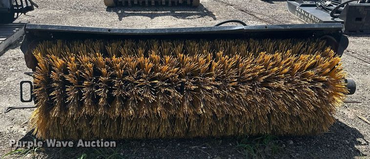 image for item DF8531 2019 Caterpillar BA118C skid steer broom