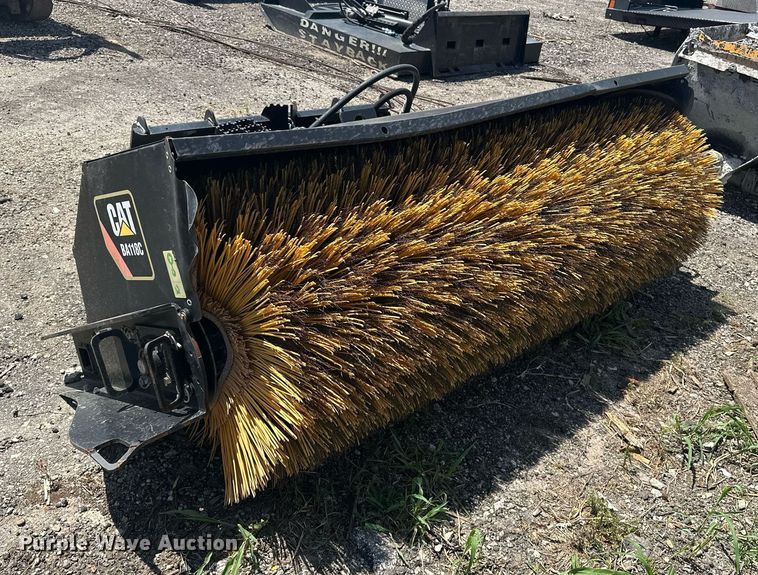 image for item DF8531 2019 Caterpillar BA118C skid steer broom
