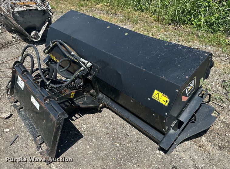 image for item DF8531 2019 Caterpillar BA118C skid steer broom