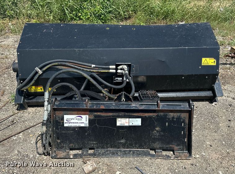 image for item DF8531 2019 Caterpillar BA118C skid steer broom