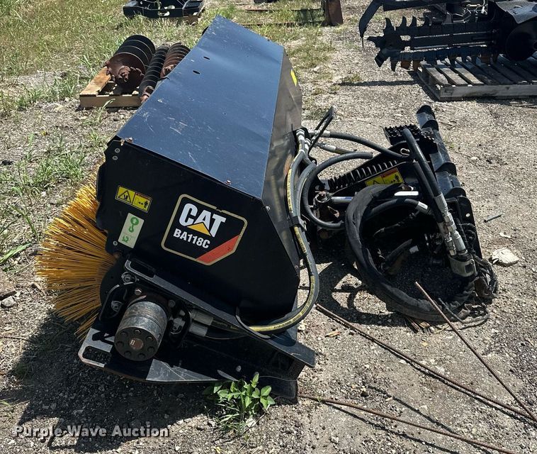 image for item DF8531 2019 Caterpillar BA118C skid steer broom