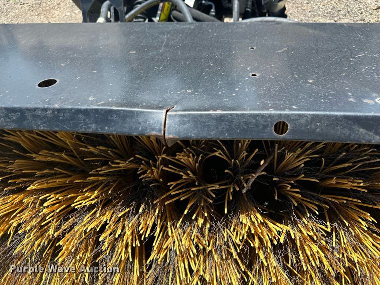 image for item DF8531 2019 Caterpillar BA118C skid steer broom