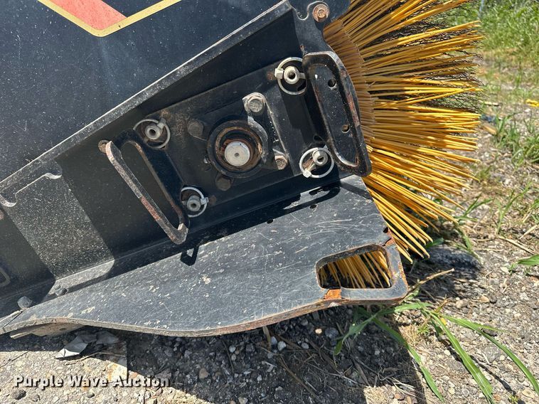 image for item DF8531 2019 Caterpillar BA118C skid steer broom