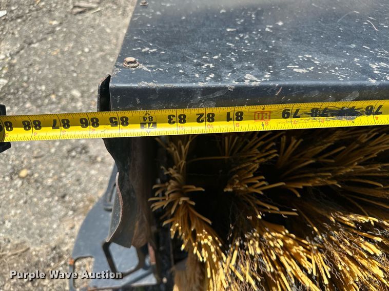 image for item DF8531 2019 Caterpillar BA118C skid steer broom