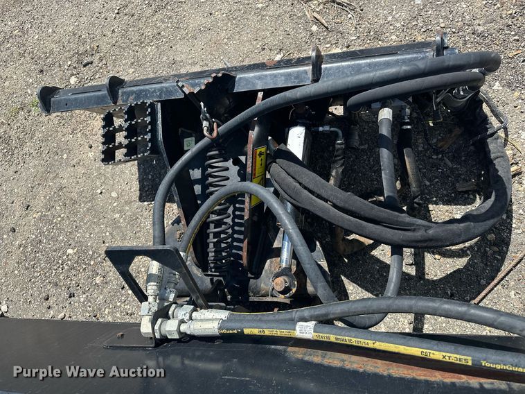 image for item DF8531 2019 Caterpillar BA118C skid steer broom