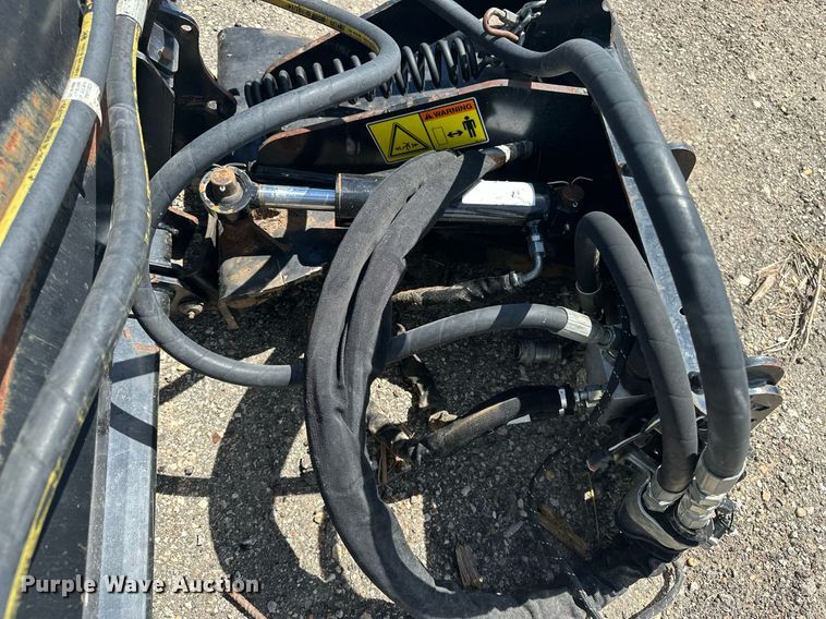 image for item DF8531 2019 Caterpillar BA118C skid steer broom