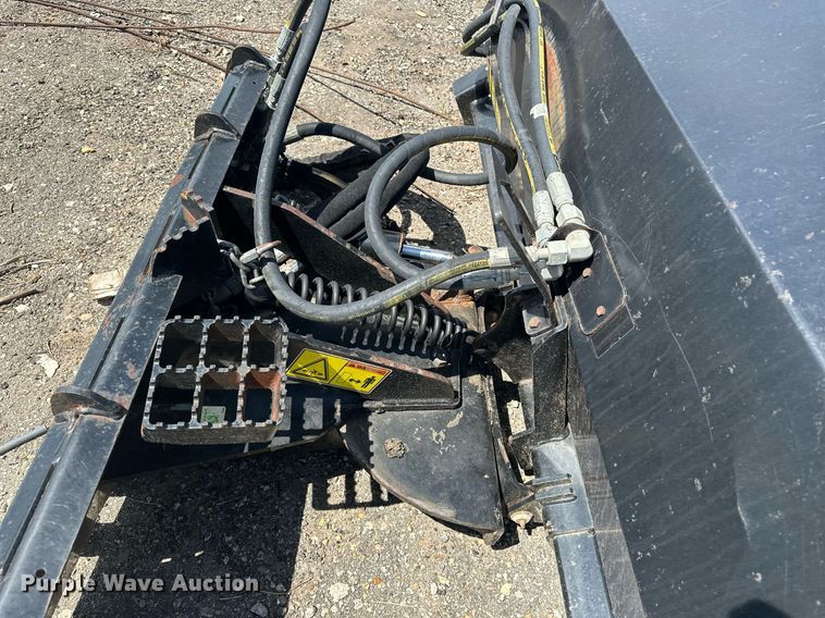 image for item DF8531 2019 Caterpillar BA118C skid steer broom