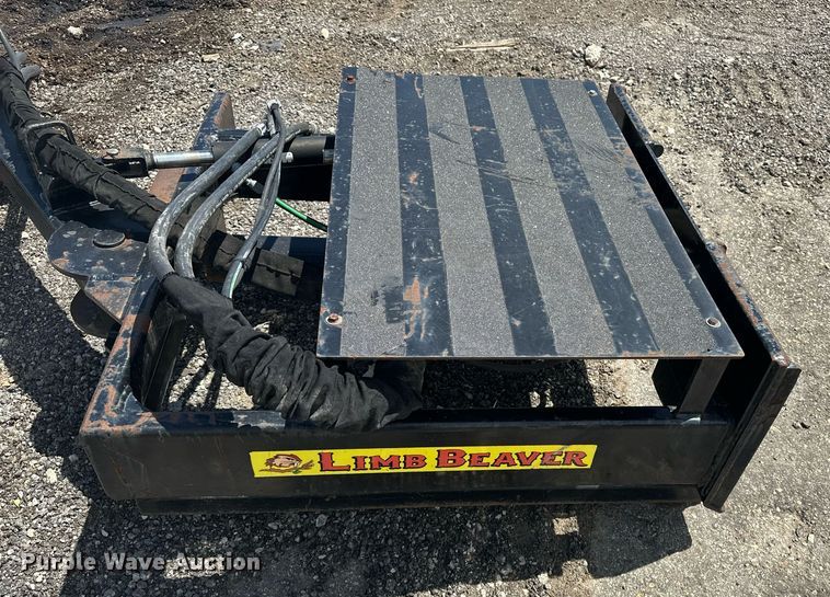 image for item DF8532 Limb Beaver skid steer limb saw