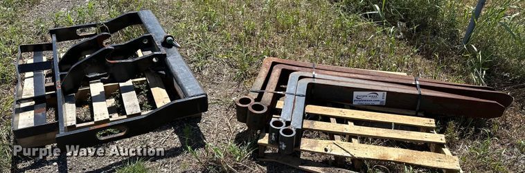 image for item DF8534 (2) pallet forks