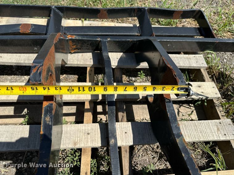 image for item DF8534 (2) pallet forks