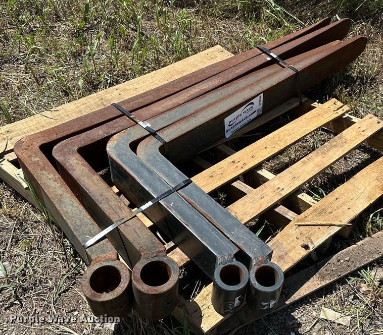 image for item DF8534 (2) pallet forks