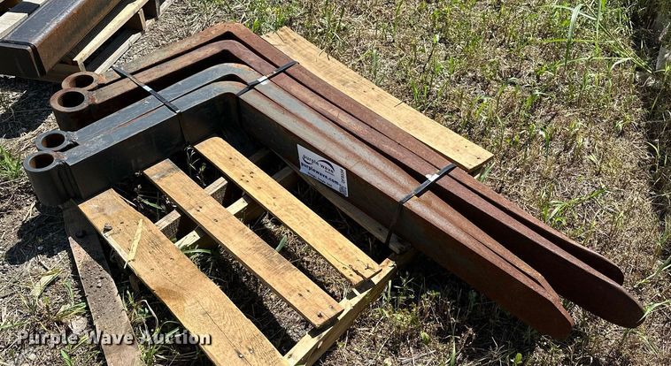 image for item DF8534 (2) pallet forks