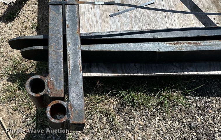 image for item DF8535 (2) pallet forks