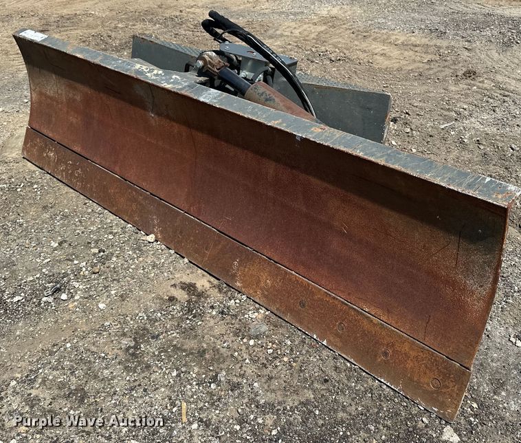 image for item DF8537 John Deere DB96 skid steer dozer blade