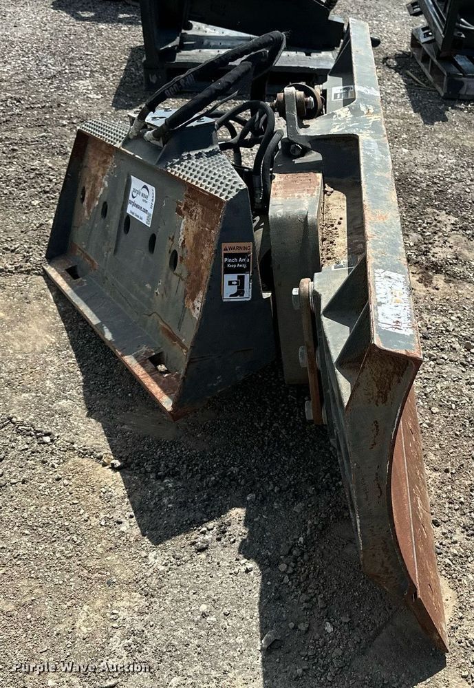 image for item DF8537 John Deere DB96 skid steer dozer blade