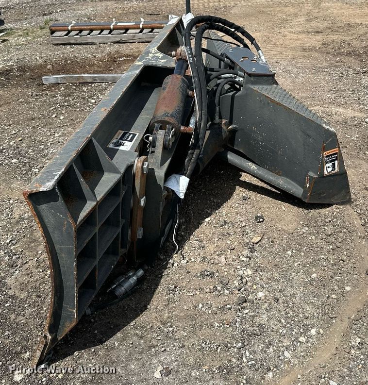 image for item DF8537 John Deere DB96 skid steer dozer blade