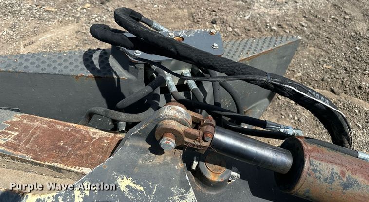 image for item DF8537 John Deere DB96 skid steer dozer blade