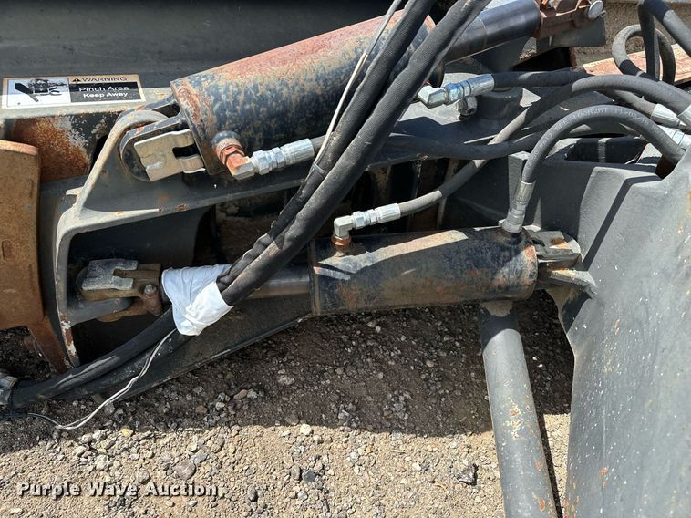 image for item DF8537 John Deere DB96 skid steer dozer blade