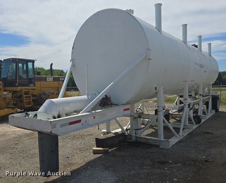 image for item DF8550 2006 Niece Equipment portable water tower