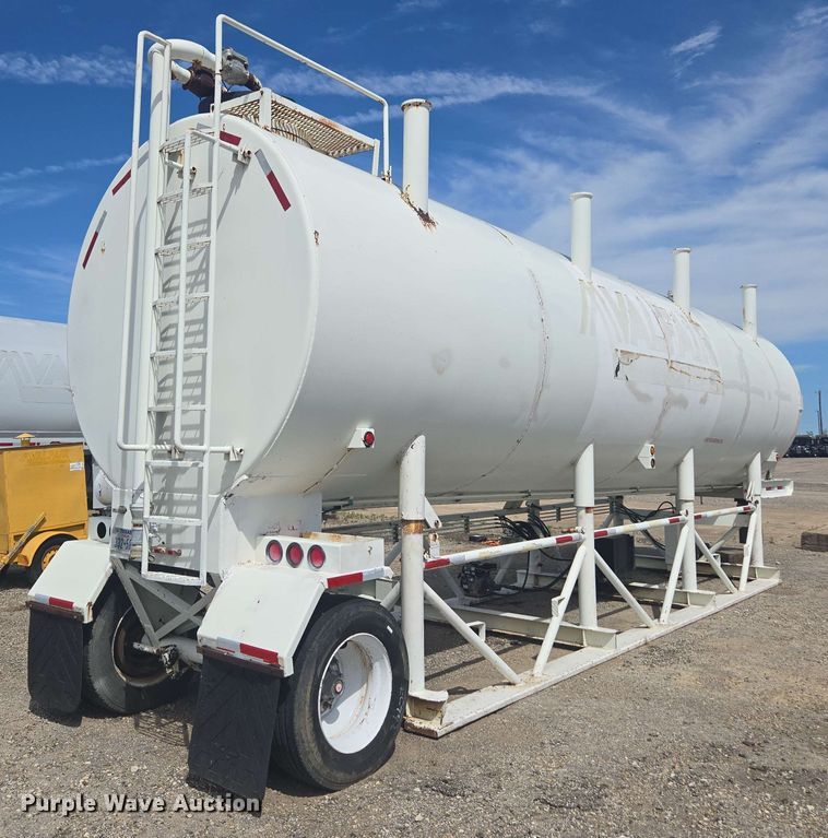 image for item DF8550 2006 Niece Equipment portable water tower