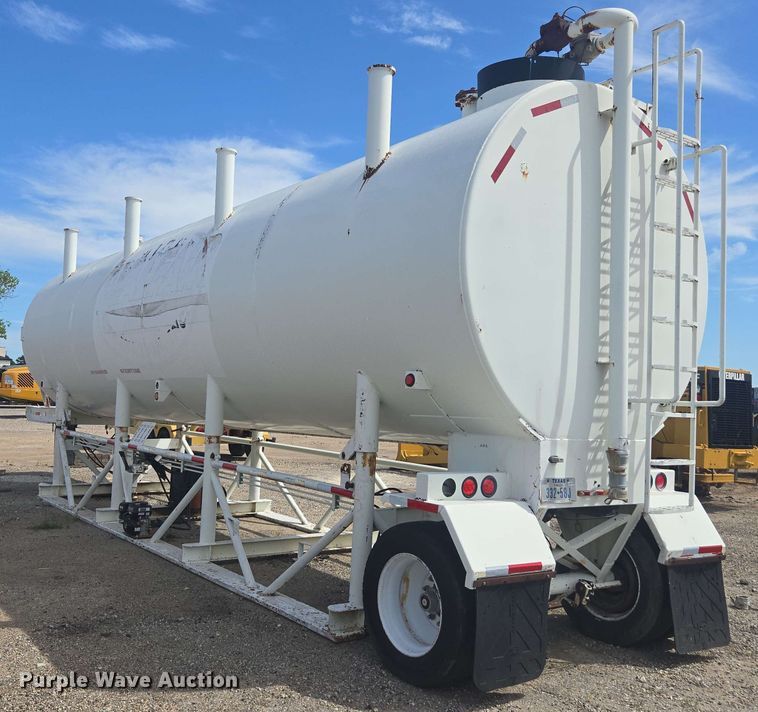 image for item DF8550 2006 Niece Equipment portable water tower