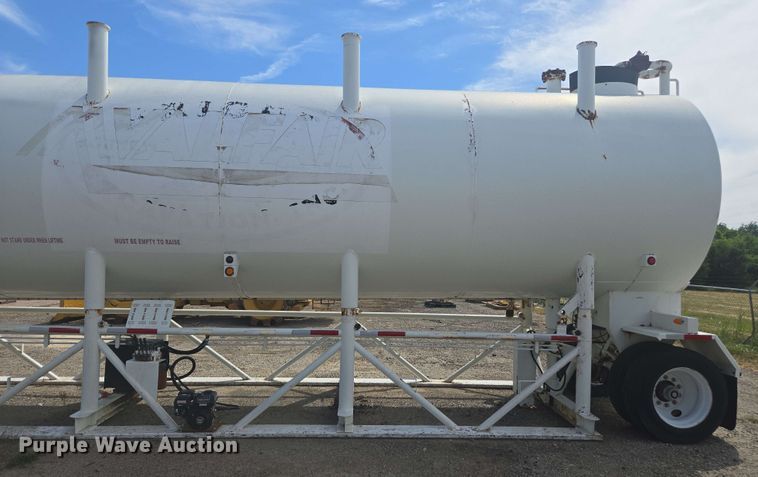 image for item DF8550 2006 Niece Equipment portable water tower